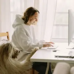 Content Specialist: Zarobki, obowiązki, kariera. Czy to zawód dla Ciebie?