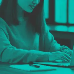 Content Manager: Ile zarobisz? Pensje, AI i kluczowe czynniki.