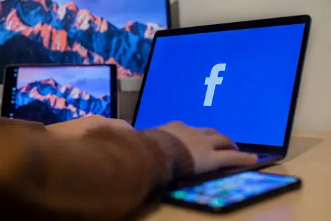 Połącz Messenger z Facebookiem: Krok po kroku, bez problemów!