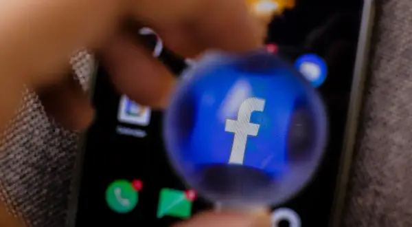 Facebook w aplikacji: Jak rozwiązać problem z logowaniem?