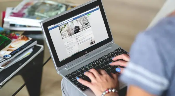 Jak zmienić nazwę grupy na Facebooku? Pełny poradnik admina
