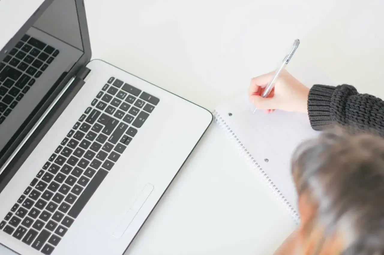 Content Specialist w pracy